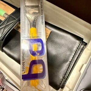 Makeup Brushes 2  Professional Makeup Brushes NWT